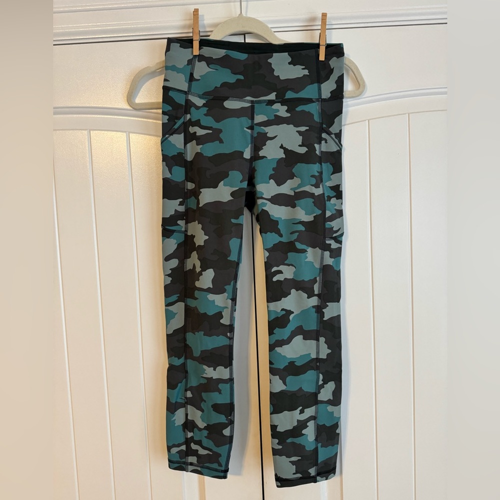 Lululemon Invigorate High-Rise Crop 23”